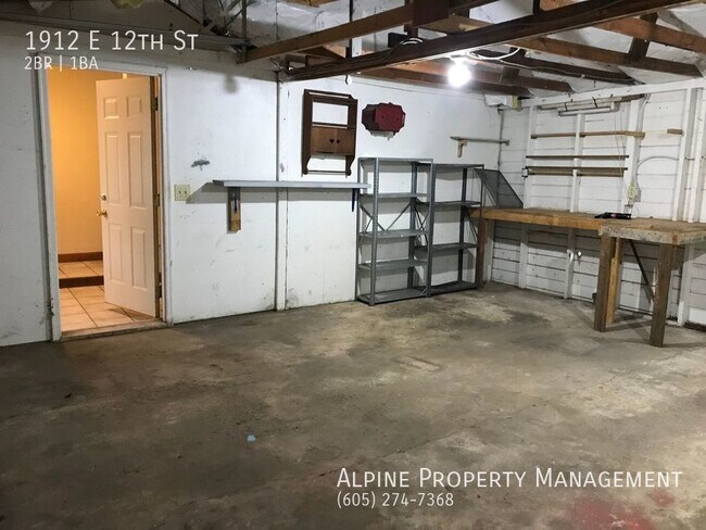 Foto del edificio - East Side 2 Bed Ranch Home with 2 Car Garage!