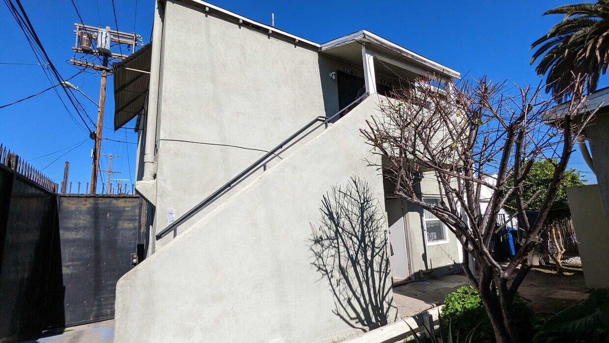 Primary Photo - 947 W 55th St