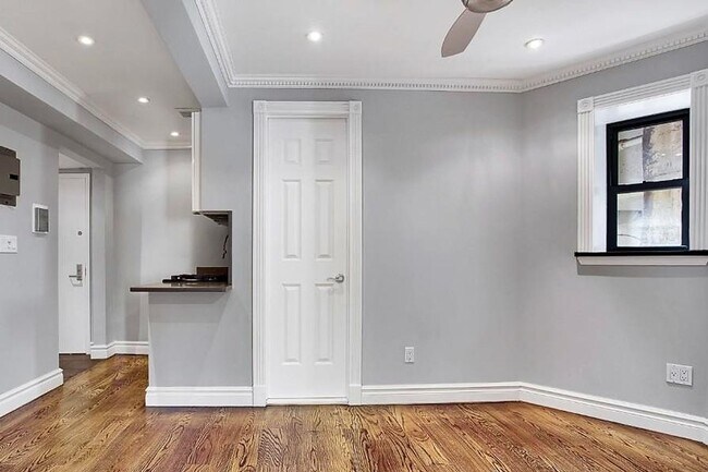 Building Photo - East 25th Street