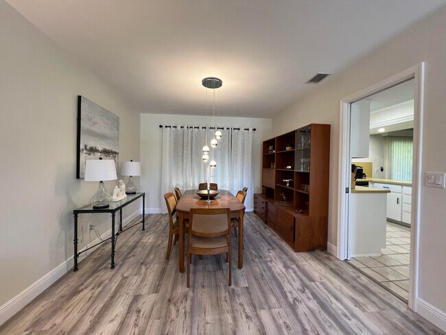 Building Photo - 5878 Tidewater Dr