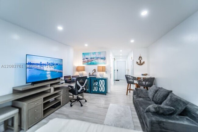 Foto del edificio - 7904 West Dr