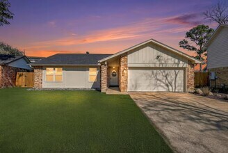 Building Photo - 9514 Marblemount Dr
