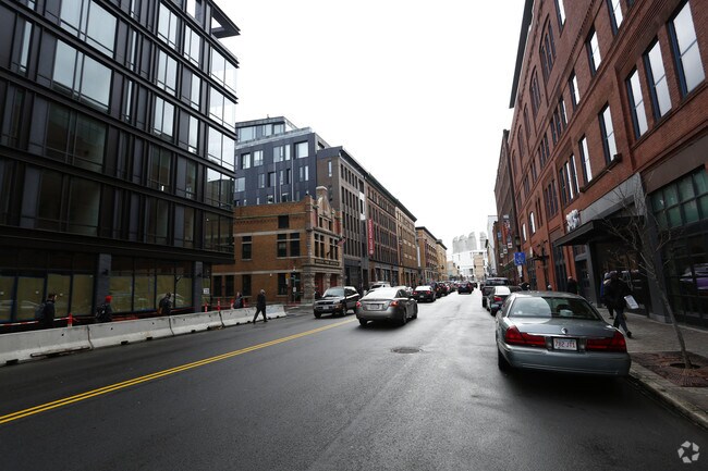 Building Photo - 10 Farnsworth St