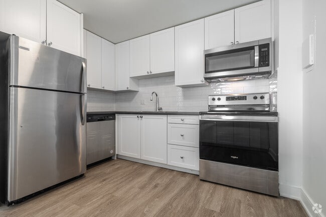 1BR, 1BA - 534SF - Kitchen - Fairlea Apartments
