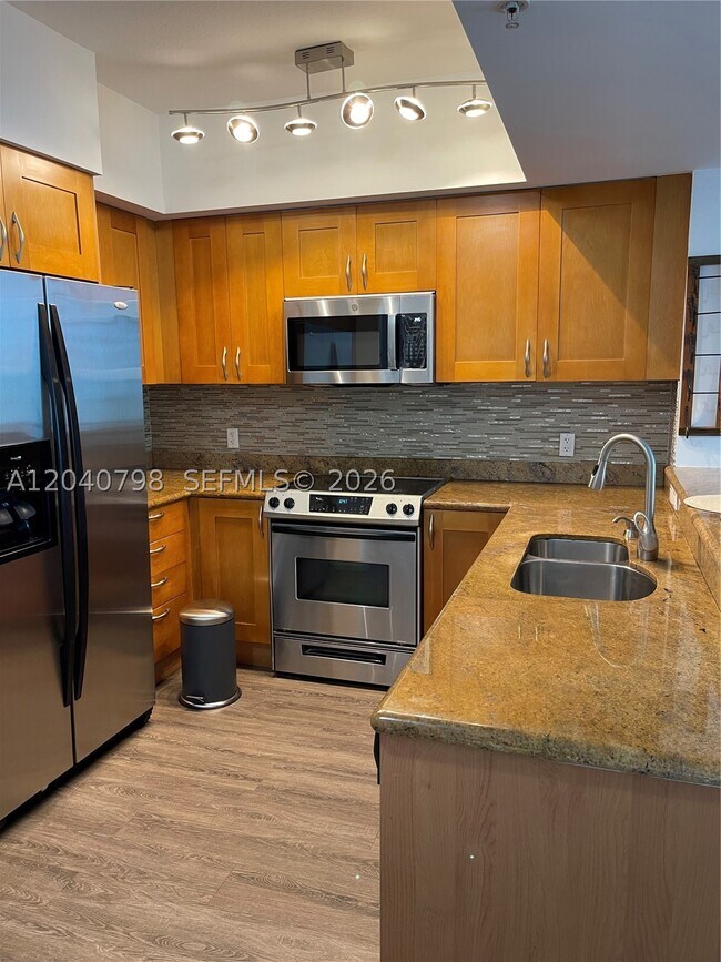 Foto del edificio - 1745 E Hallandale Beach Blvd