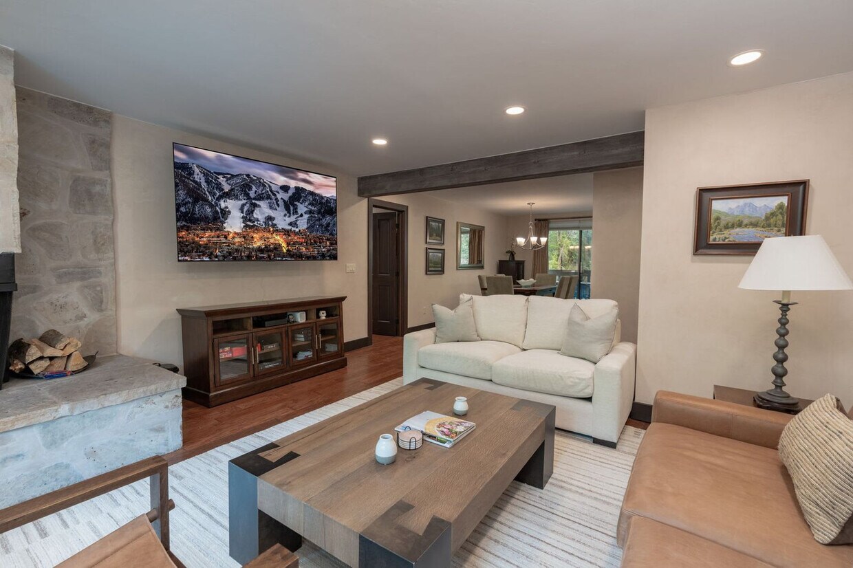 Foto principal - 1024 E Hopkins Ave