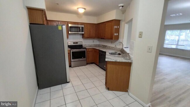 Building Photo - 4711 River Valley Way