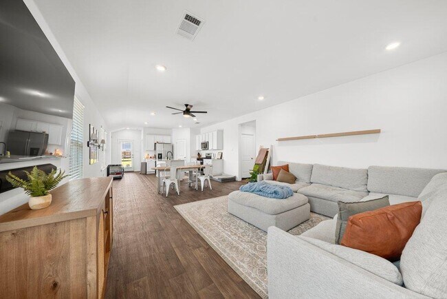 Building Photo - 151 Galanthus Ct
