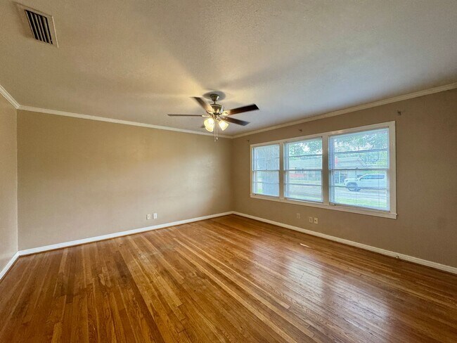 Building Photo - Single Family Home