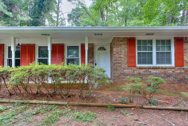 Building Photo - 1256 Hickory Dr SW