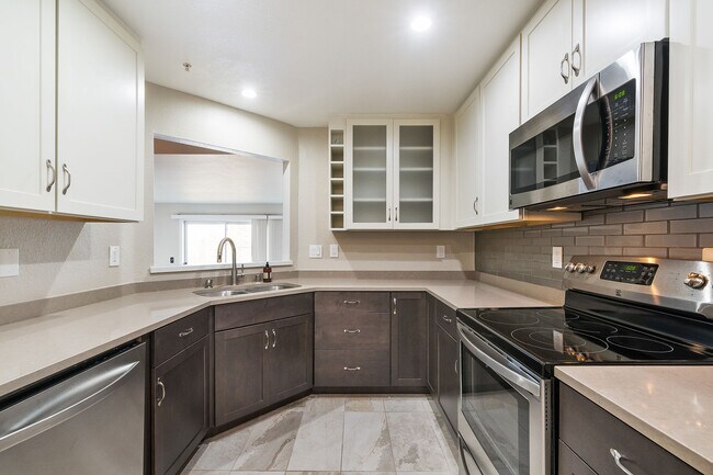 Building Photo - 783 Green Ridge Dr