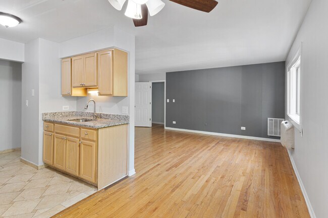 Foto del edificio - 7545 N Winchester Ave