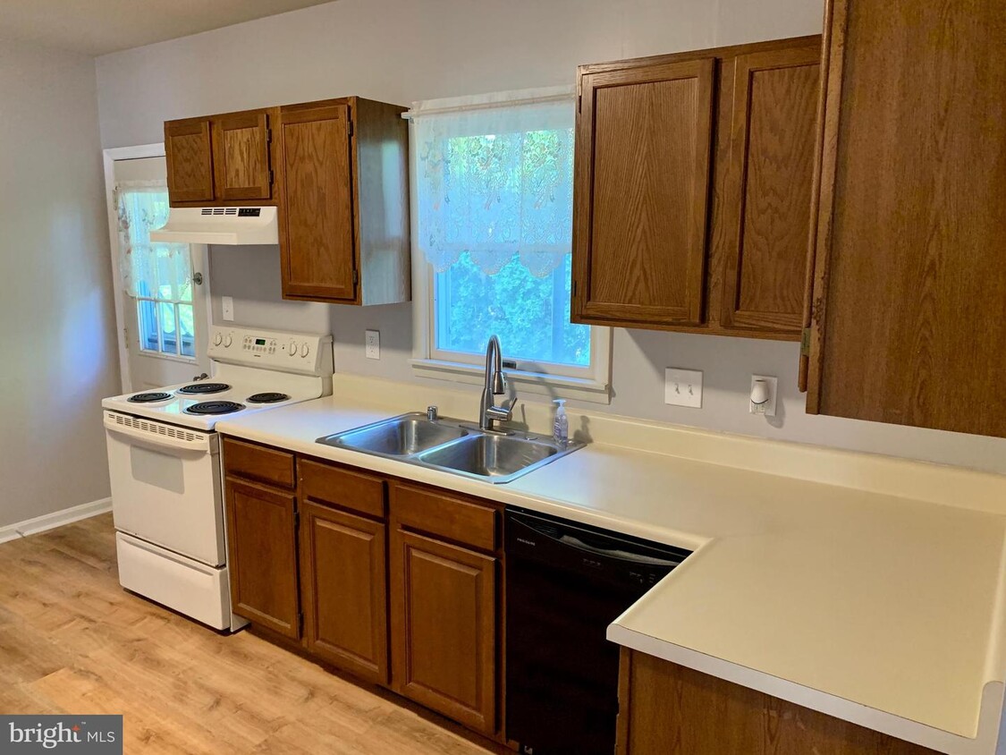 Foto principal - 302 Hillside Dr