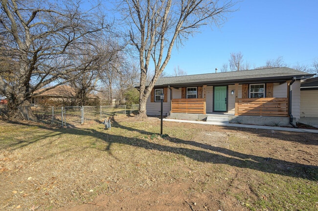 Photo - 416 Betty Ln House