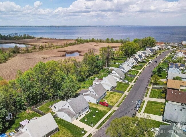 Building Photo - 106 Boulevard W