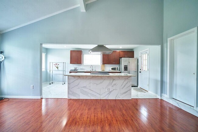 Building Photo - 7315 Windvine Dr