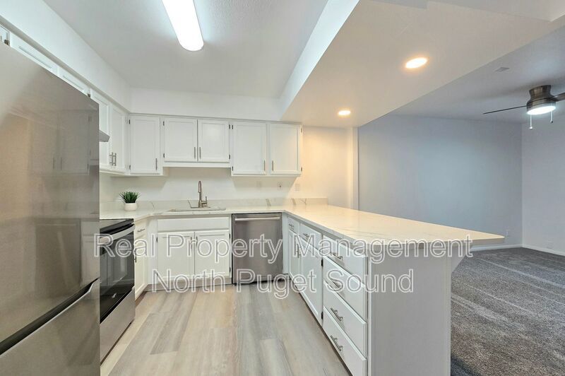 Primary Photo - 4531 Grand Ave