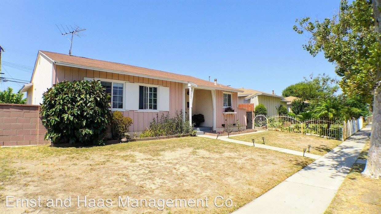 Primary Photo - 3 br, 2 bath House - 15307 Studebaker Rd.