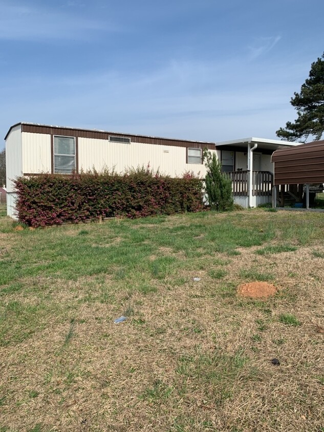 Primary Photo - 2 Bedroom Mobile Home Near Broadway Lake