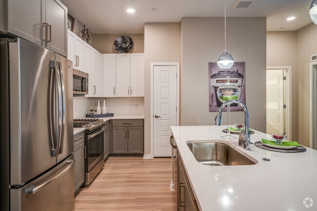 2HAB, 2BA - 1084SF - Onyx North Central