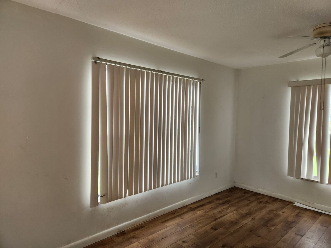 Foto del edificio - 20 Hamlin Ct