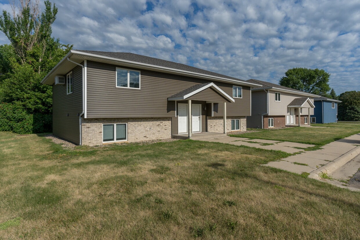 Primary Photo - 121 Balcerzak Dr