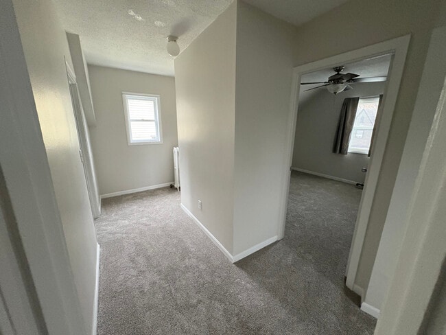 Building Photo - 834 Paris Ave NE