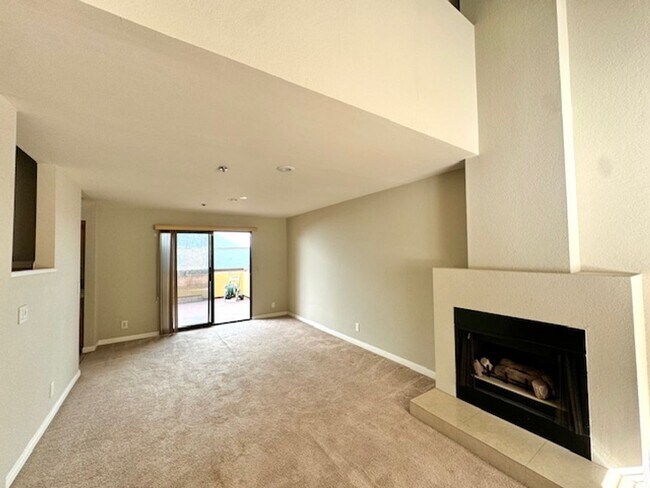 Building Photo - Spacious 3-Bedroom, 3-Bathroom Home