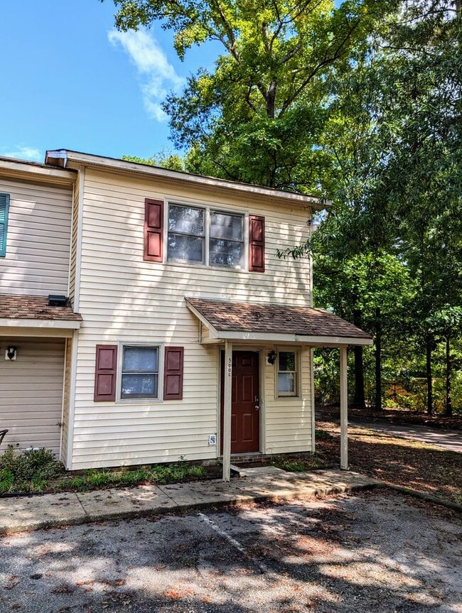 Building Photo - 500 Forest Dr