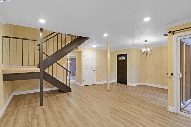 Building Photo - 425 Garden Creek Pl