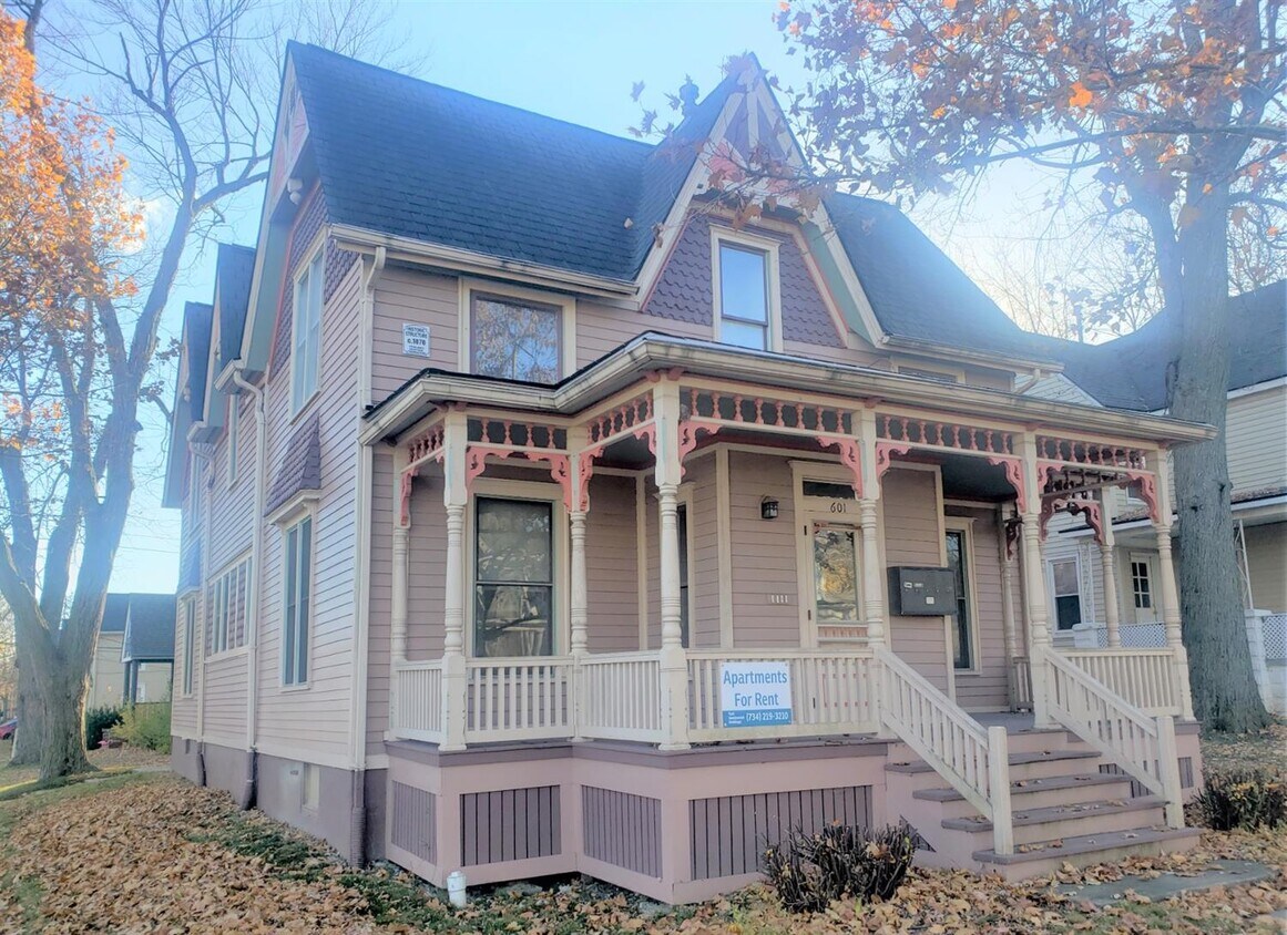 Primary Photo - 601 Emmet St