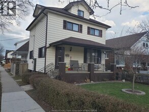 Building Photo - 1102 HALL