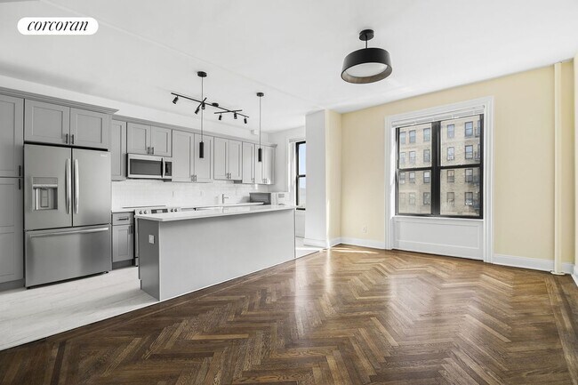 Building Photo - 880 W 181st St