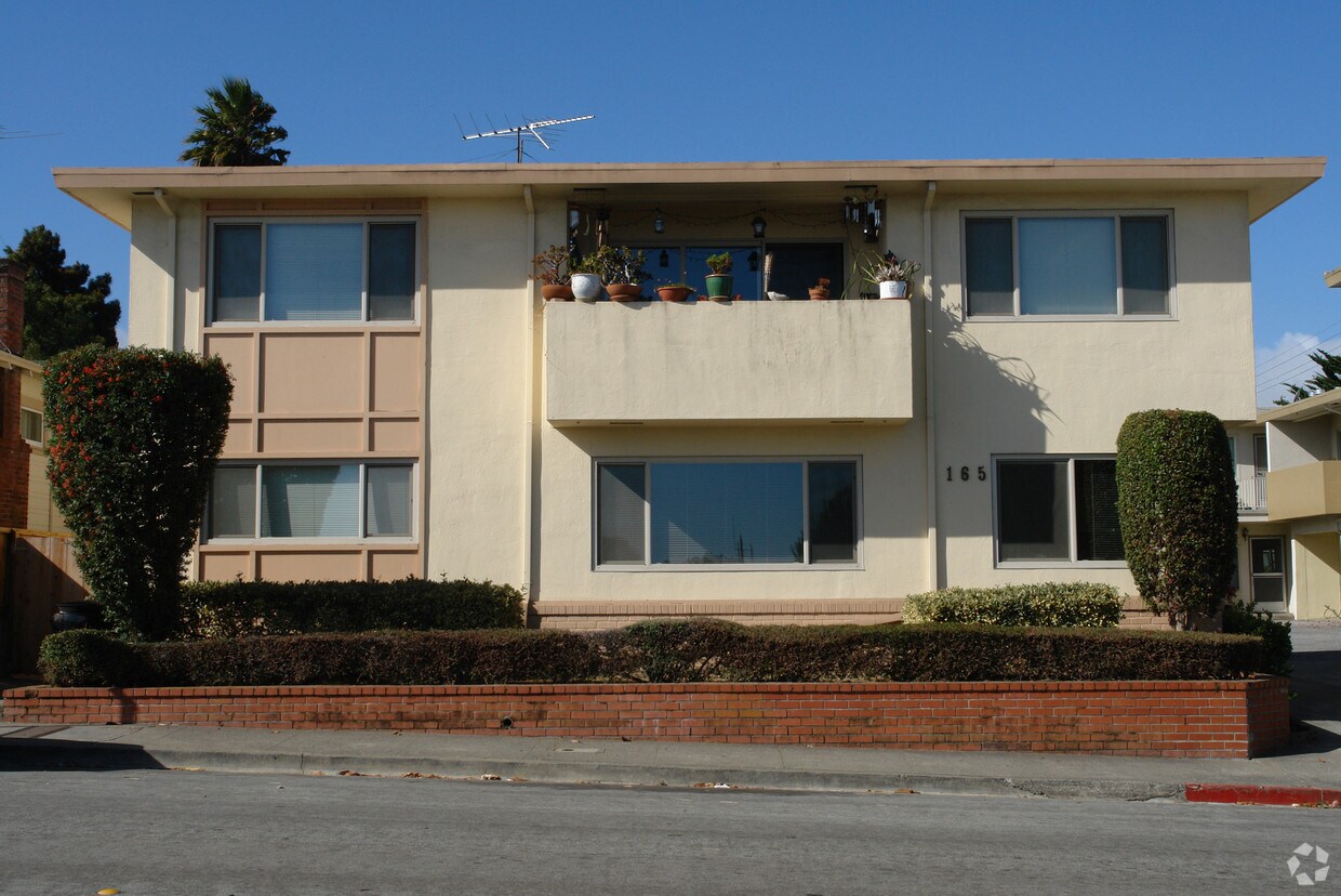 Building Photo - 165 Broadway