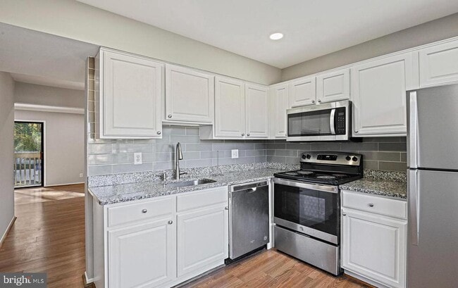 Building Photo - 2691 Glengyle Dr
