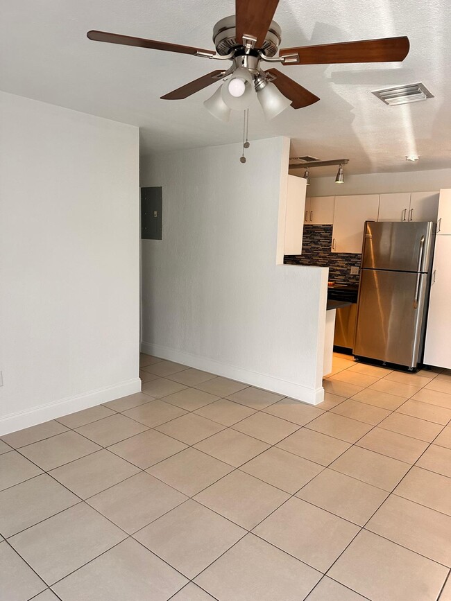 Building Photo - 1400 N 70th Way