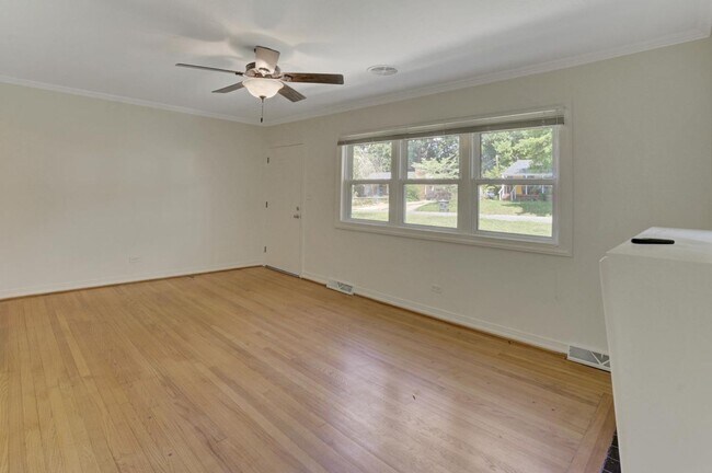 Building Photo - 121 Marshdale Ave SW