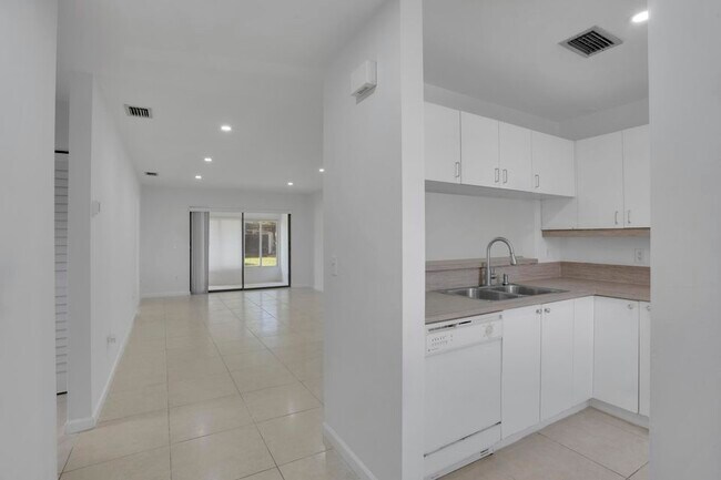 Foto del edificio - 315 NW 36th Ave