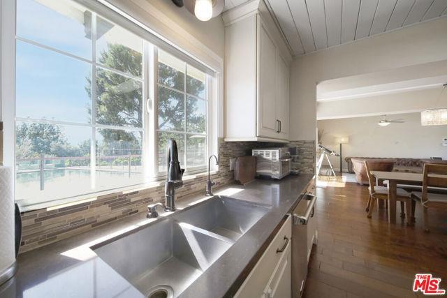 Foto del edificio - 2260 Los Amigos St