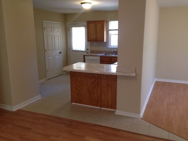 Foto del edificio - 3br 2 bath vaulted ceiling