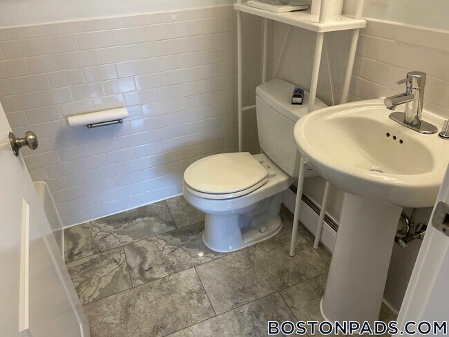 Building Photo - 134 Summer St