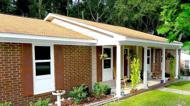 Foto del edificio - 4443 Shadowood Dr