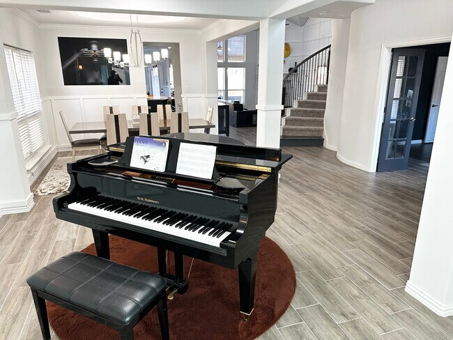 Building Photo - 5813 Oakmere Ln