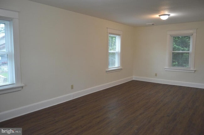 Building Photo - 2477 Brookdale Ave