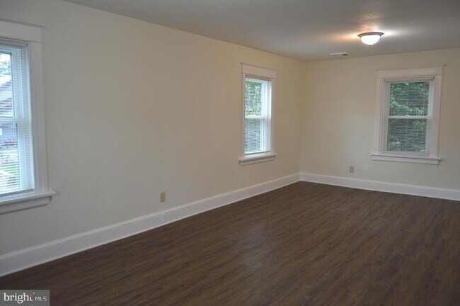 Foto del edificio - 2477 Brookdale Ave