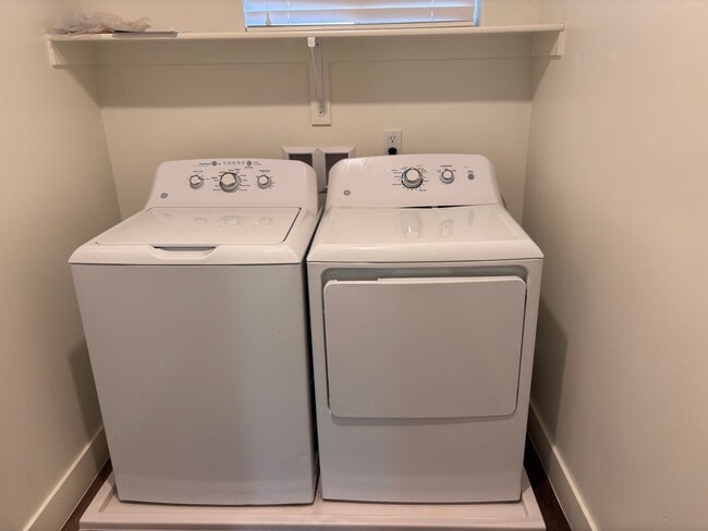 Building Photo - 4 bed | 2 1/2 bath | 2 car garage in Desert Canyon with washer/dryer/fridge!