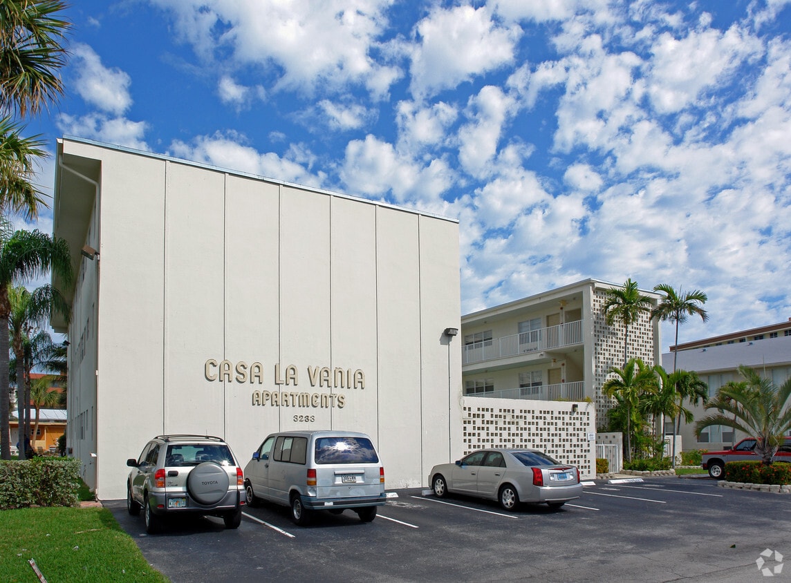 Building Photo - Casa La Vania