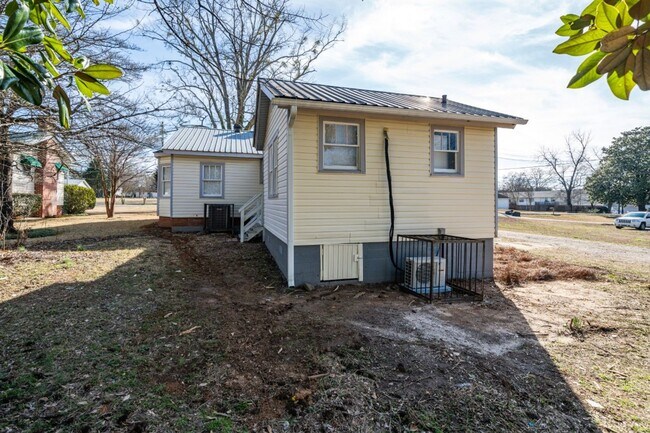 Foto del edificio - Beautifully Renovated Hueytown Gem – Spacious, Stylish & Move-In Ready!