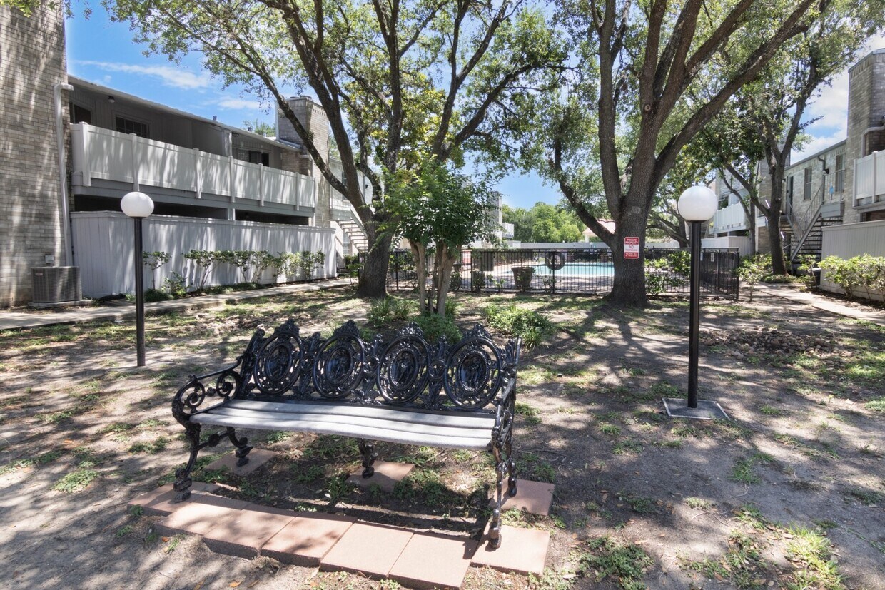 Building Photo - 10835 Braes Bend Dr