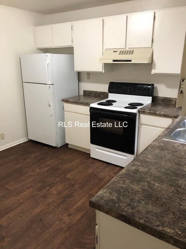 Building Photo - 8698 S 1500 E